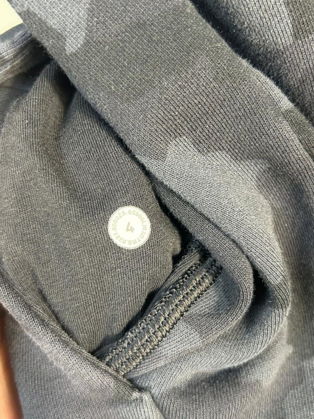 Lululemon Camo Pullover Sweatshirt Size 4 Blue Black Long Sleeve Crewneck - Picture 4 of 4